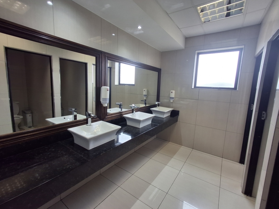 To Let Commercial Property for Rent in Vincent Eastern Cape